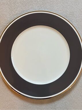 Villeroy & Boch Fine China White and Dark Gray Dinner Plate with Silver Trim